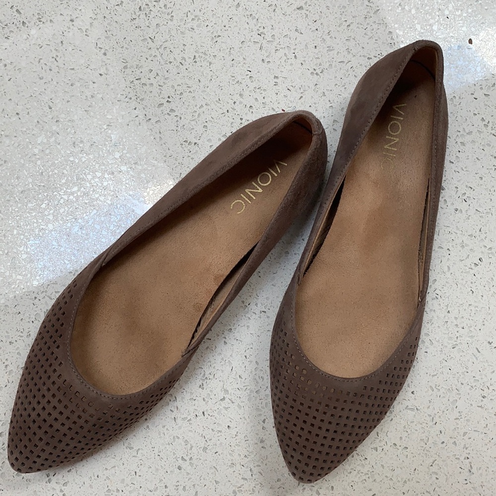 Vionic Posey flats